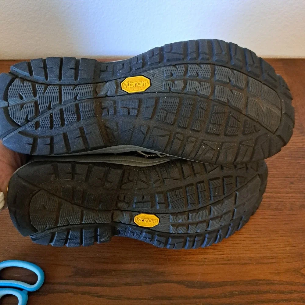 Chaco Mens Trail Shoes Gray Black Bungee Lace Vibram Sole Hiking Water Sandals